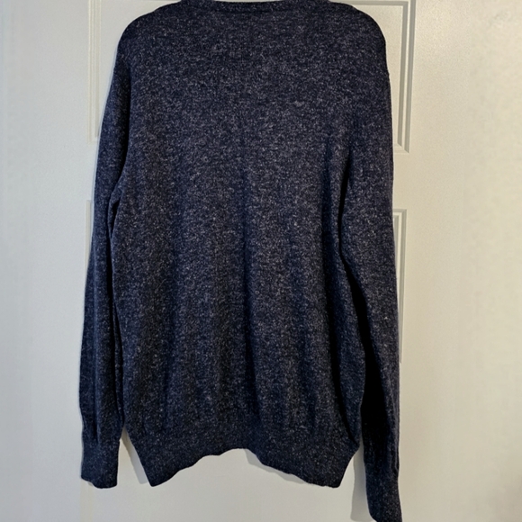 V-Neck Sweater in Blue and White with Knit Texture - Picture 5 of 6